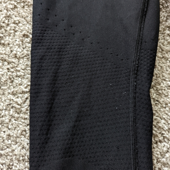 Lululemon Black Mesh HR Leggings - Picture 3 of 8